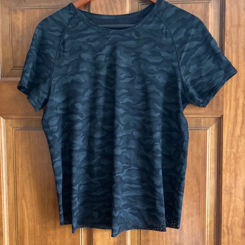 lululemon athletica Black Camo Short Sleeve Active Tee